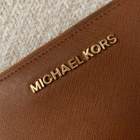 Michael Kors Leather Continental Wristlet - Picture 3 of 9